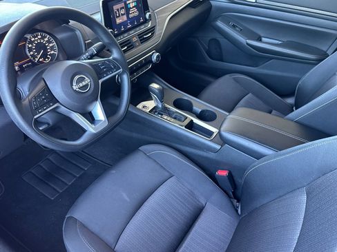 Used 2025 Nissan Altima 2.5 SV FWD image 4