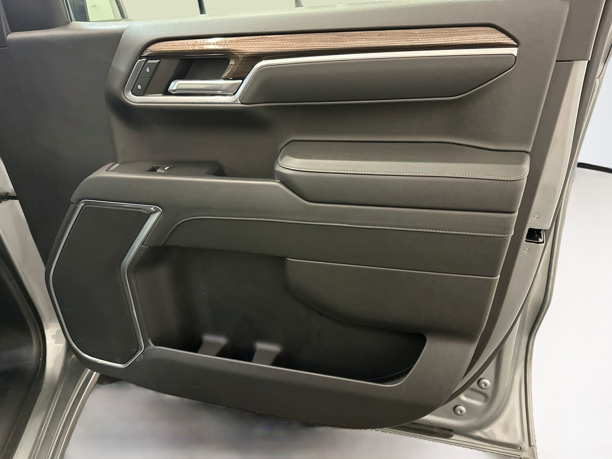 Used 2024 Chevrolet Silverado 1500 LT AWD/4WD image 33