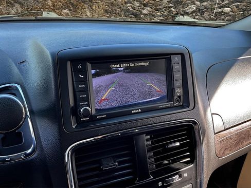 Used 2019 Dodge Grand Caravan SE w/ UConnect Hands-Free Group image 19