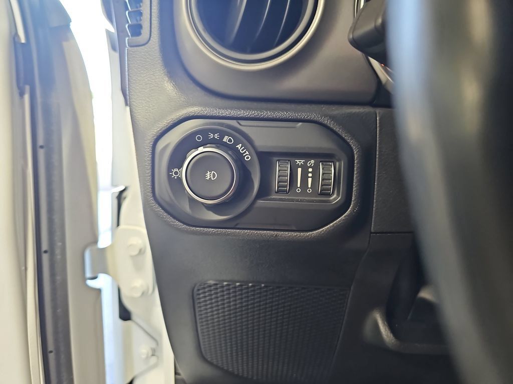 Used 2022 Jeep Wrangler Unlimited Sport AWD/4WD image 25