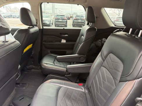 Certified 2024 Nissan Pathfinder Platinum image 12