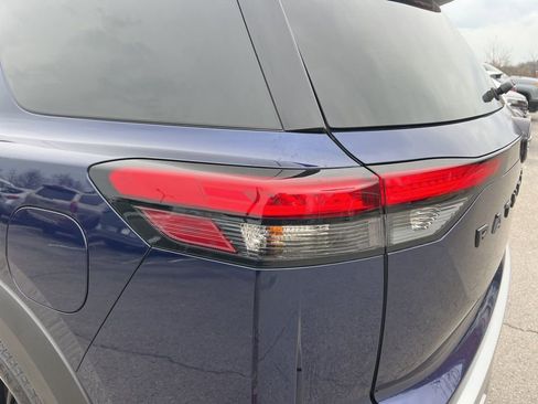 Used 2024 Nissan Pathfinder Platinum w/ Lighting Package (N93) image 12