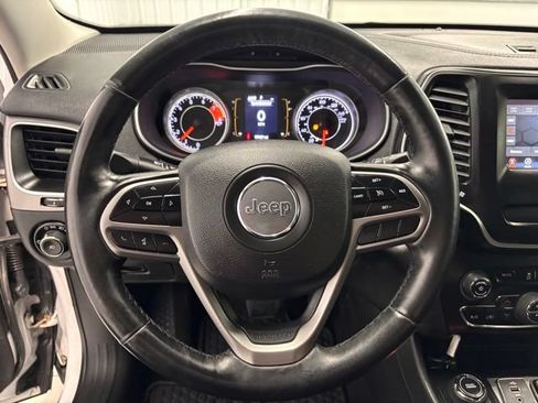 Used 2019 Jeep Cherokee Latitude w/ Comfort & Convenience Group AWD/4WD image 16