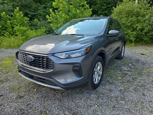 Used 2023 Ford Escape Active w/ Tech Pack #2 AWD/4WD image 3