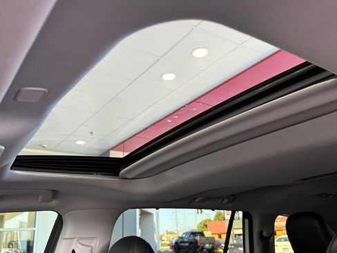 Used 2023 Toyota Highlander XLE image 24