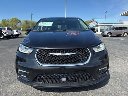 Used 2024 Chrysler Pacifica Touring-L image 18