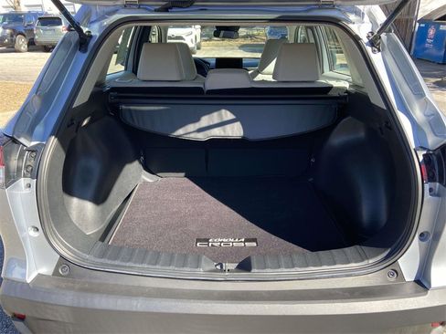 Used 2023 Toyota Corolla Cross L image 9