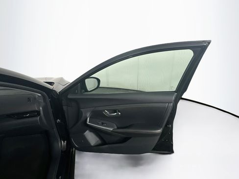 Used 2024 Nissan Sentra SR w/ SR Premium Package FWD image 31