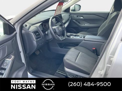 Used 2025 Nissan Rogue SV AWD/4WD image 10
