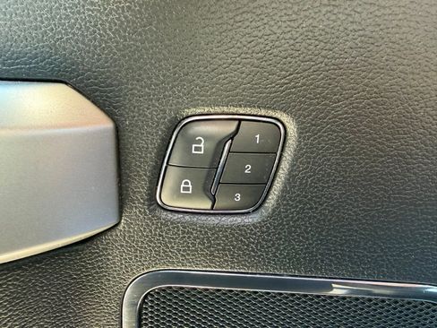 Used 2019 Ford F150 Lariat image 15