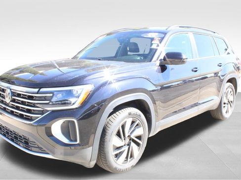 Used 2025 Volkswagen Atlas SE AWD/4WD image 9