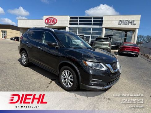 Used 2019 Nissan Rogue SV image 1