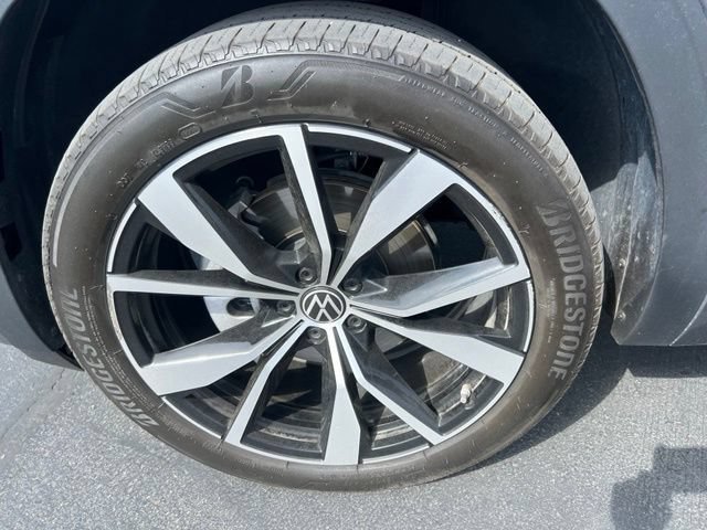 Used 2025 Volkswagen Atlas Cross Sport SEL Premium R-Line AWD/4WD image 12