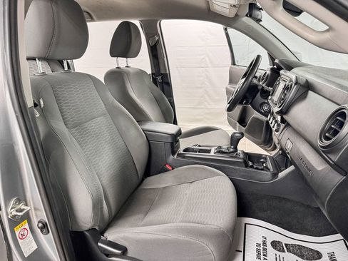 Used 2018 Toyota Tacoma SR w/ SR Convenience Package image 10