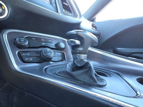 Used 2015 Dodge Challenger SXT image 25