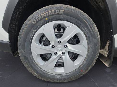 Used 2024 Toyota RAV4 LE AWD/4WD image 15