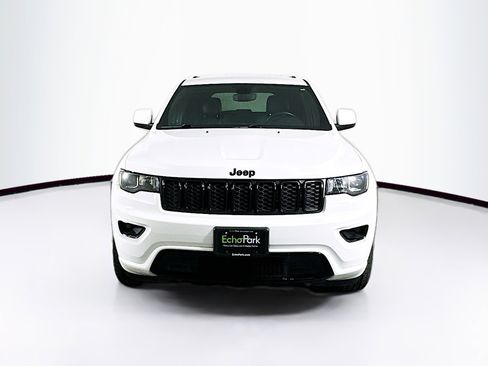 Used 2020 Jeep Grand Cherokee Altitude image 2
