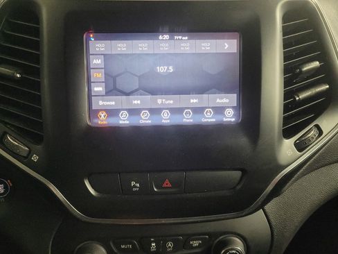 Used 2020 Jeep Cherokee Latitude Plus FWD image 25