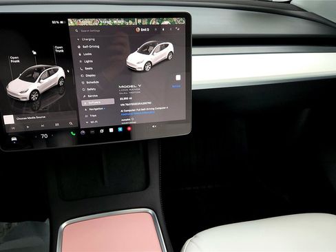 Used 2024 Tesla Model Y Long Range image 29