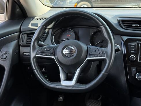 Used 2018 Nissan Rogue SV w/ Premium Package FWD image 7