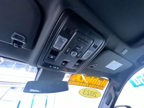 Used 2023 Chevrolet Tahoe Z71 w/ Luxury Package AWD/4WD image 32