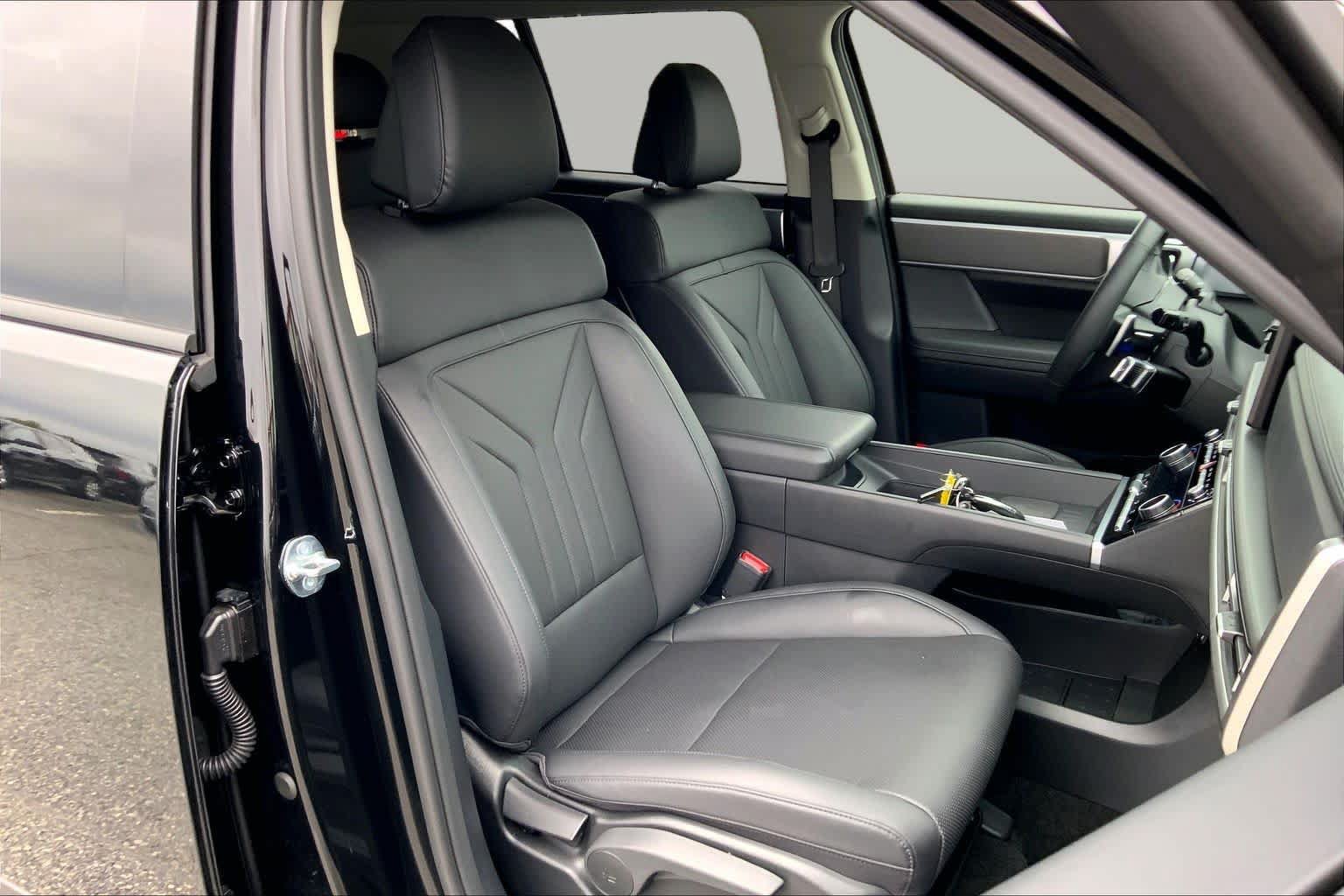 Used 2026 Hyundai Santa Fe SEL FWD image 8