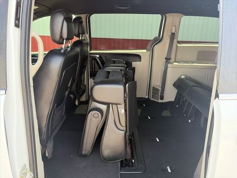 Used 2019 Dodge Grand Caravan SXT FWD image 38