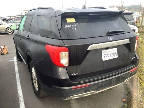 Used 2024 Ford Explorer XLT w/ Equipment Group 202A image 3