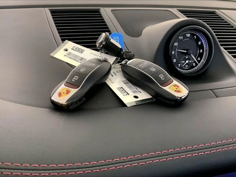 Used 2025 Porsche Macan image 21