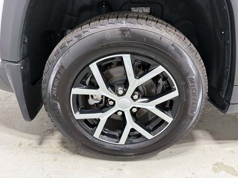 Used 2025 Jeep Grand Cherokee Limited w/ Luxury Tech Group II AWD/4WD image 7