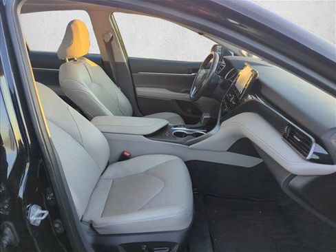 Used 2022 Toyota Camry XLE image 22