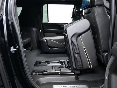 New 2026 Chevrolet Suburban Premier AWD/4WD image 39
