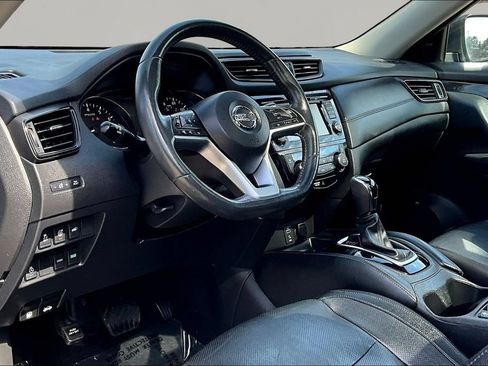 Used 2017 Nissan Rogue SL w/ SL Premium Package FWD image 18