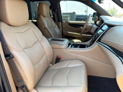 Used 2019 Cadillac Escalade Platinum AWD/4WD image 28