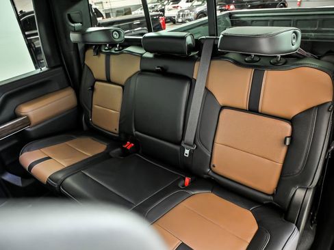 Used 2023 Chevrolet Silverado 3500 High Country image 15