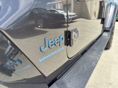 Used 2025 Jeep Wrangler Unlimited Sahara image 5