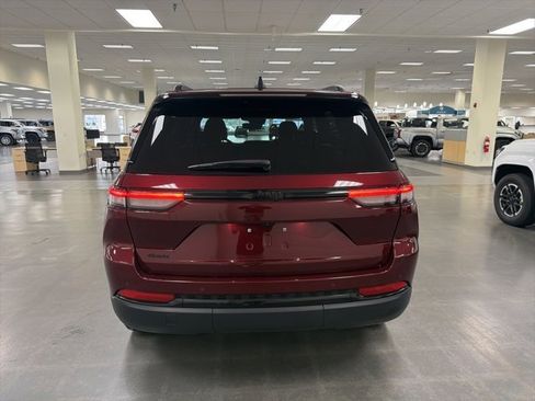 Used 2022 Jeep Grand Cherokee Altitude image 5