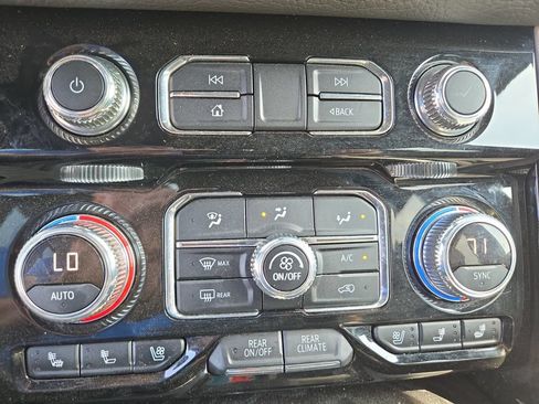 Used 2022 GMC Yukon XL Denali AWD/4WD image 28