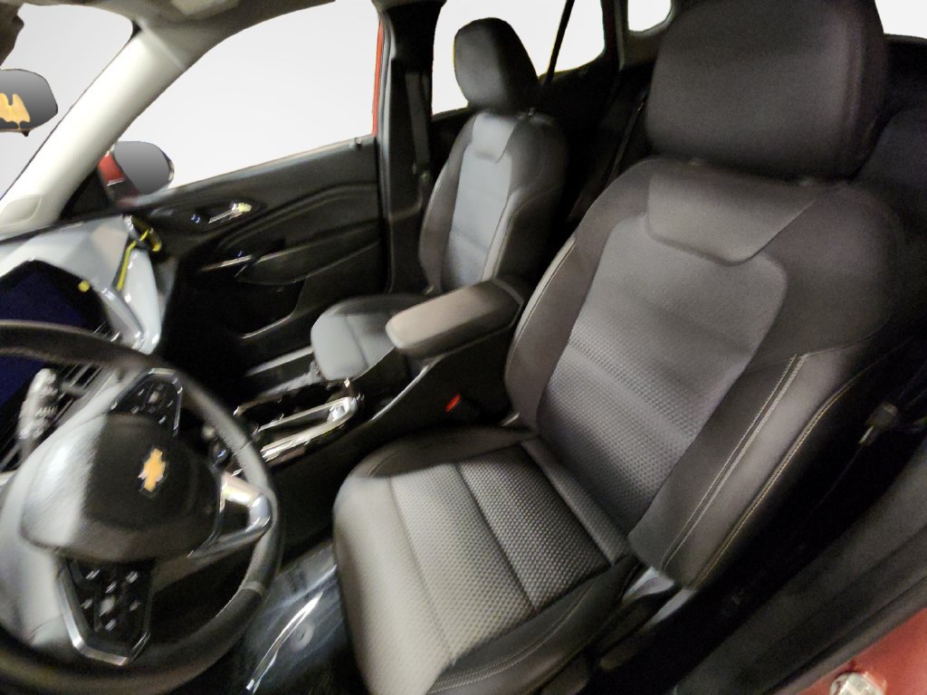 Used 2024 Chevrolet Trax LT w/ Driver Confidence Package FWD image 14