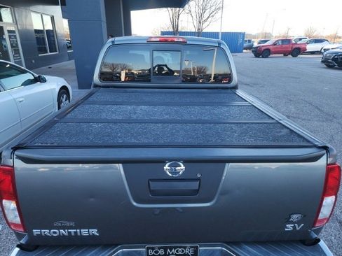 Certified 2016 Nissan Frontier SV image 5