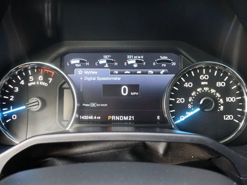 Used 2016 Ford F150 Lariat w/ Equipment Group 502A Luxury AWD/4WD image 32