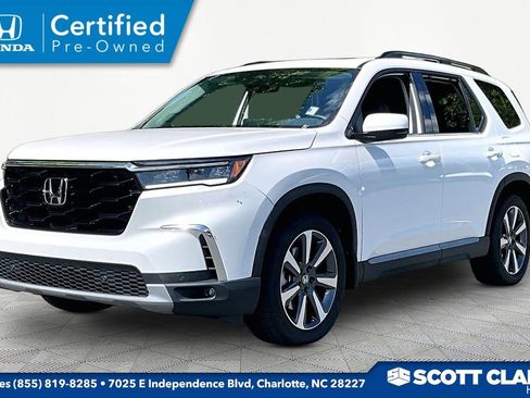 Certified 2025 Honda Pilot Touring image 3