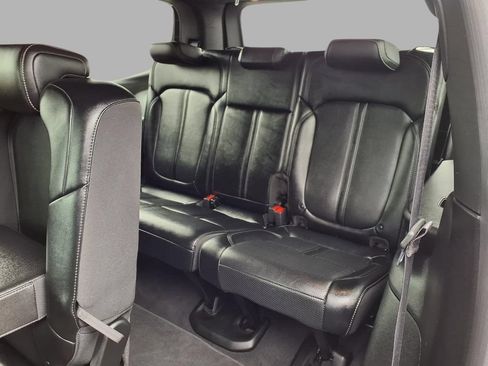 Certified 2024 Jeep Wagoneer Series II w/ Flexible Seating Group AWD/4WD image 25