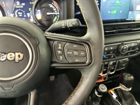 Used 2024 Jeep Wrangler Unlimited image 16