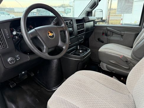 Used 2018 Chevrolet Express 3500 image 12