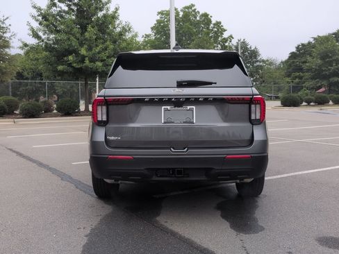 New 2026 Ford Explorer Active RWD image 5