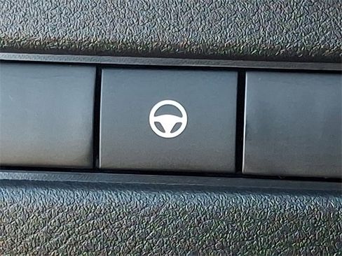 Used 2022 Nissan Rogue SV image 25