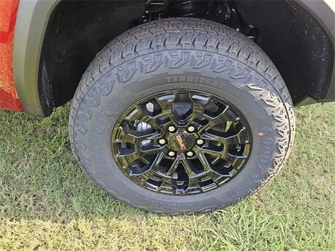 New 2026 GMC Canyon Elevation w/ Convenience Package image 16