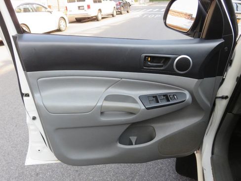 Used 2012 Toyota Tacoma 4x4 Double Cab image 22