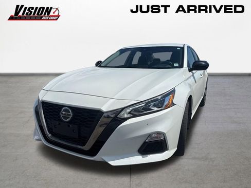 Used 2022 Nissan Altima 2.5 SR image 2